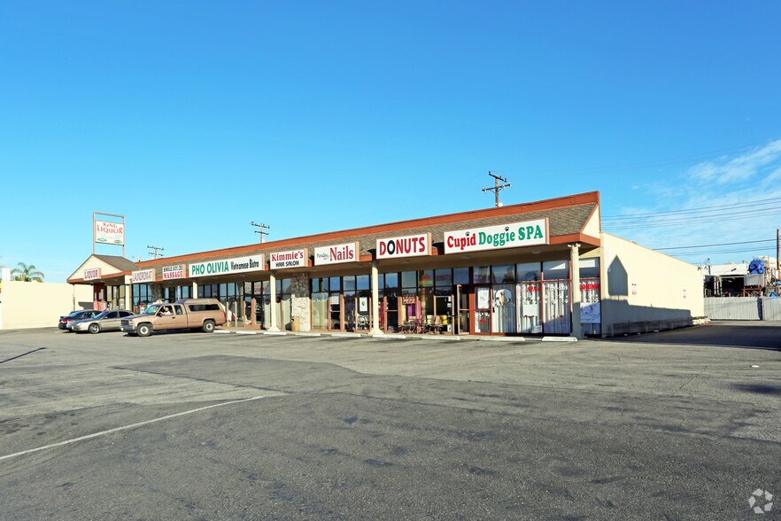 141-169 E Imperial Hwy, La Habra, CA à louer - Photo du bâtiment - Image 2 de 6
