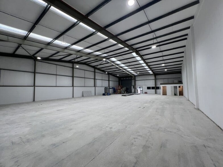 Multipark Erskine, Erskine Industrial Estate, Liverpool for lease - Building Photo - Image 3 of 8