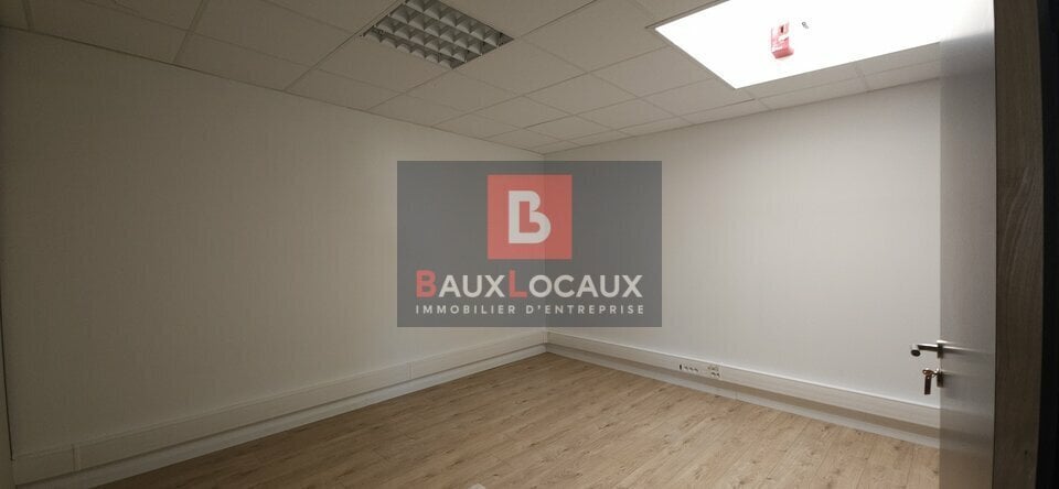 Office in Entraigues-sur-la-Sorgue for lease - Interior Photo - Image 3 of 4