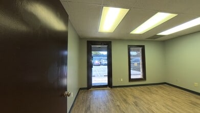 2523 Roosevelt Hwy, College Park, GA for lease Interior Photo- Image 1 of 4