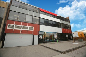 1725 10th Ave SW, Calgary, AB à louer Photo du bâtiment- Image 1 de 7