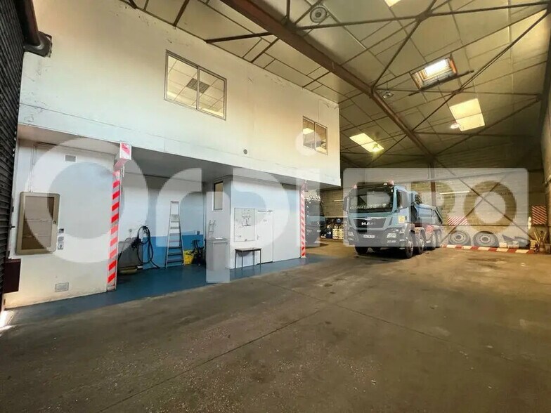 Flex dans Verrières-le-Buisson à louer - Photo du bâtiment - Image 2 de 12