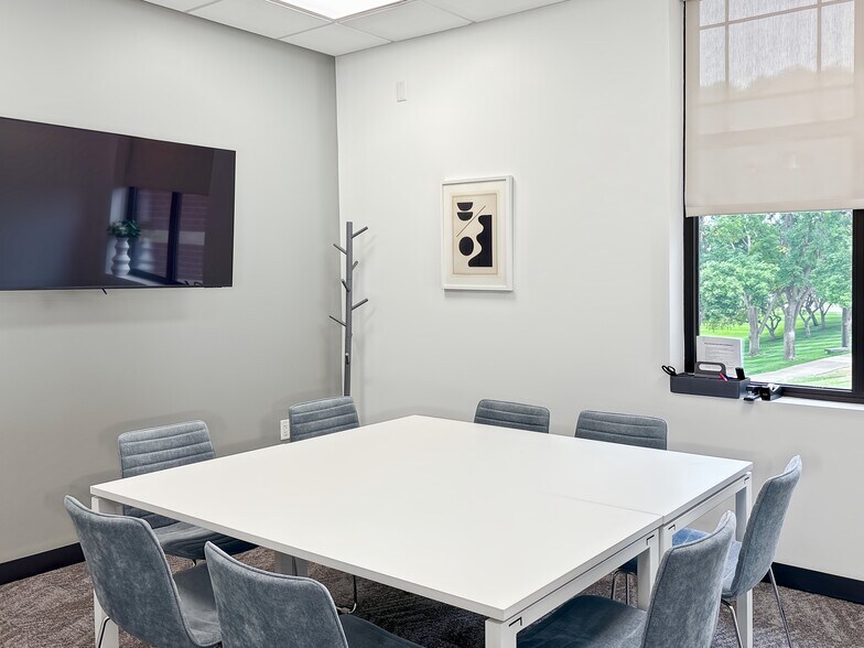 1601 West Lakes Pky, West Des Moines, IA à louer - Photo intérieure - Image 2 de 14