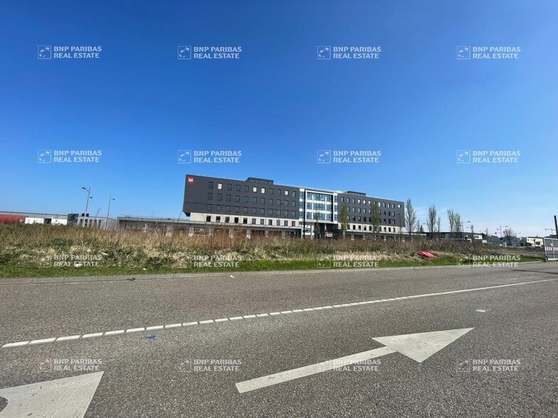 Retail in for lease - Building Photo - Image 2 of 27