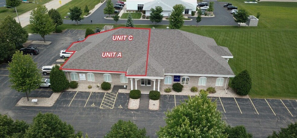 2700 E Enterprise Ave, Appleton, WI à louer - Photo du bâtiment - Image 2 de 8