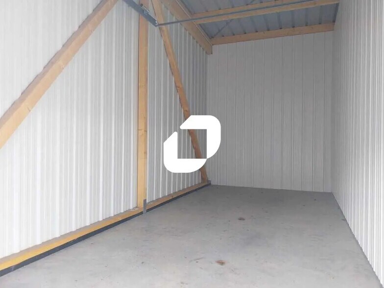 6 Avenue Louis Pasteur, Maurepas for lease - Interior Photo - Image 2 of 5