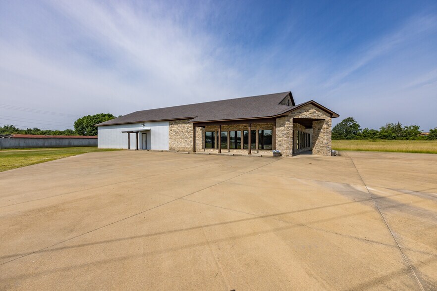 1910 E Jackson St, Hugo, OK à vendre - Photo du bâtiment - Image 2 de 69