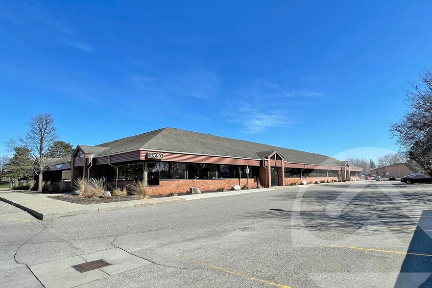 36150 Dequindre Rd, Sterling Heights, MI à louer - Photo principale - Image 1 de 1