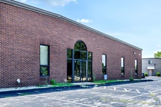 617 Cepi Dr, Chesterfield, MO à louer Photo intérieure- Image 1 de 28