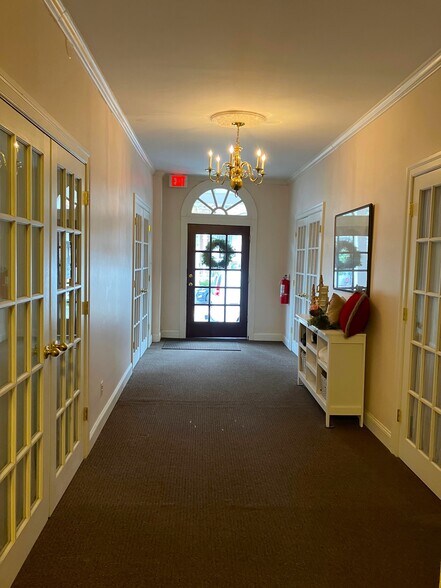 56 Main St, Southampton, NJ à louer - Photo du bâtiment - Image 3 de 34