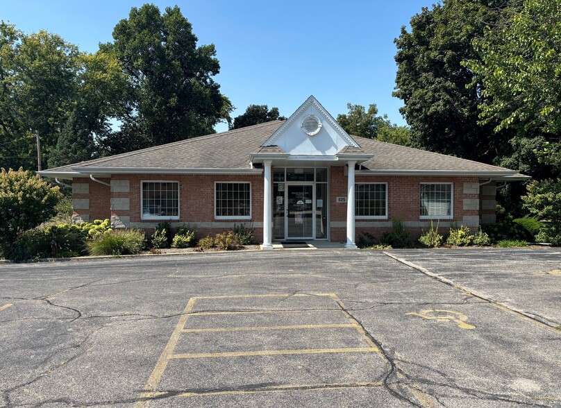 625 S 5th St, Watseka, IL for lease - Building Photo - Image 2 of 14