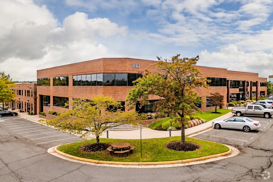 14325 Willard Rd, Chantilly, VA for lease - Building Photo - Image 1 of 6