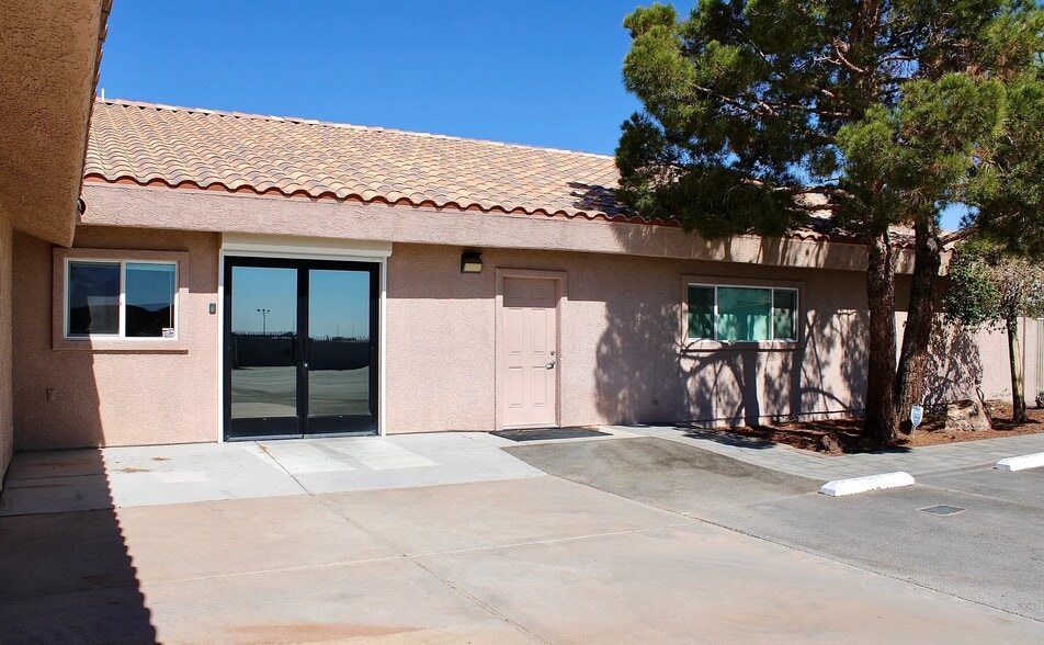 8935 El Camino Rd, Las Vegas, NV à louer - Photo du bâtiment - Image 3 de 14