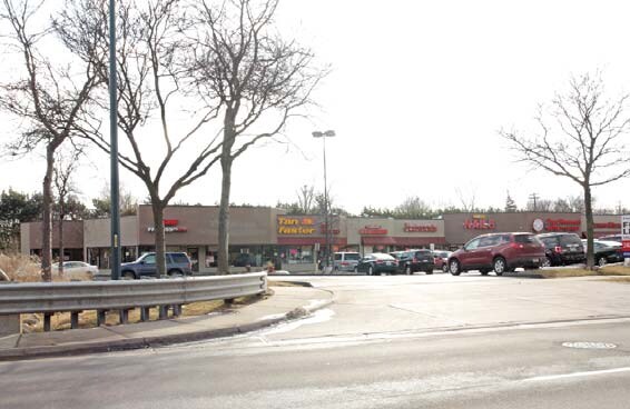 521-561 Ann Arbor Rd W, Plymouth, MI à louer - Photo du bâtiment - Image 2 de 3