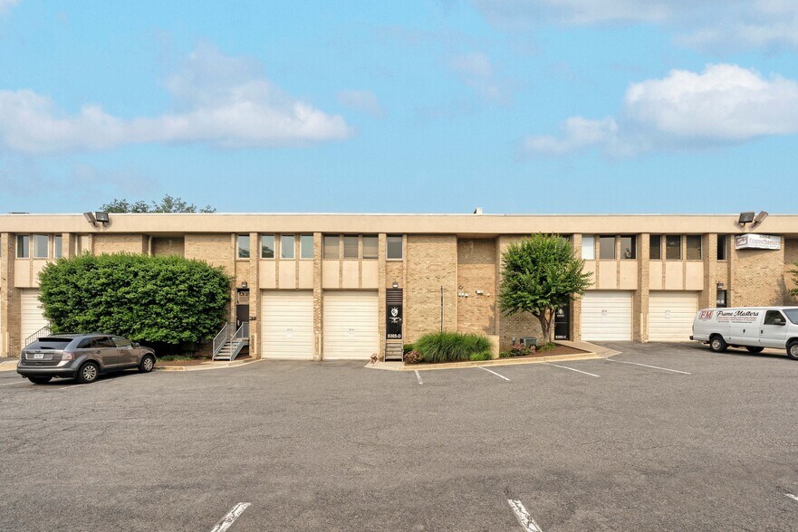 8305 Merrifield Ave, Merrifield, VA à louer - Photo du bâtiment - Image 2 de 7