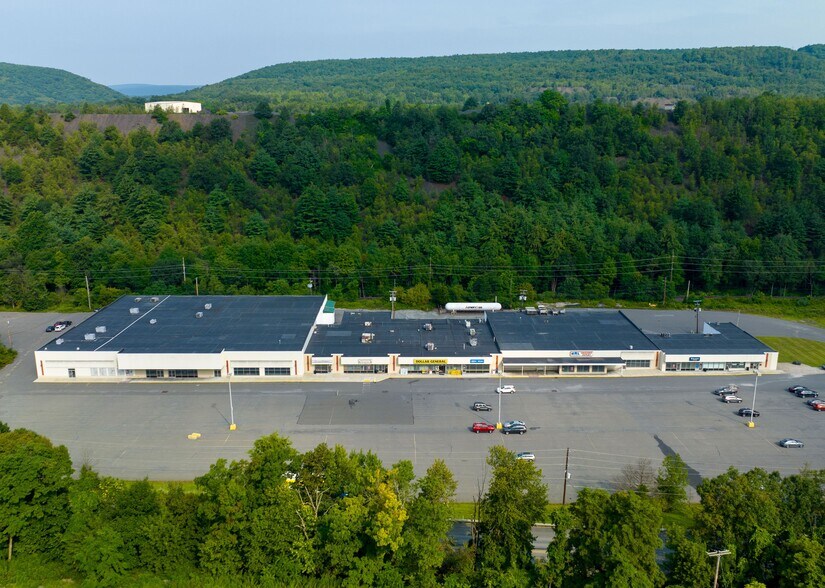 1213 E Broad St, Tamaqua, PA à louer - Photo du bâtiment - Image 1 de 1