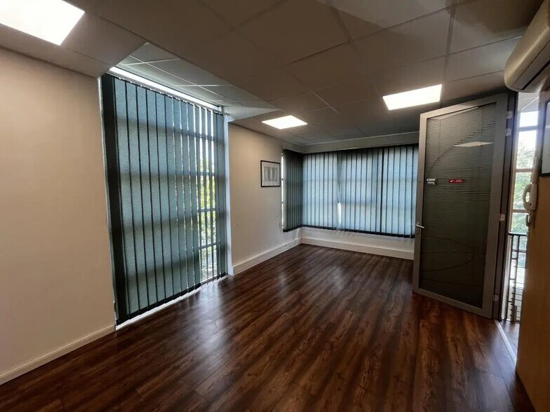 Bureau dans Champigny-sur-Marne à louer - Photo du bâtiment - Image 3 de 8