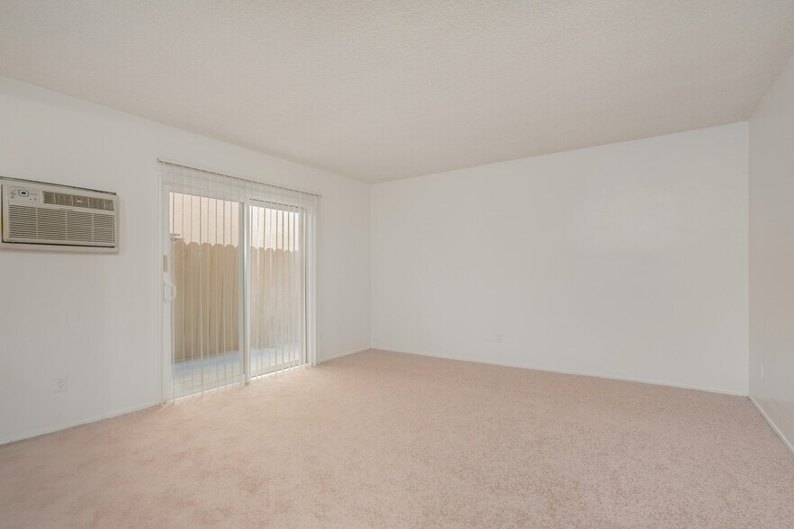 7000 Etiwanda Ave, Reseda, CA à vendre - Photo du bâtiment - Image 3 de 32