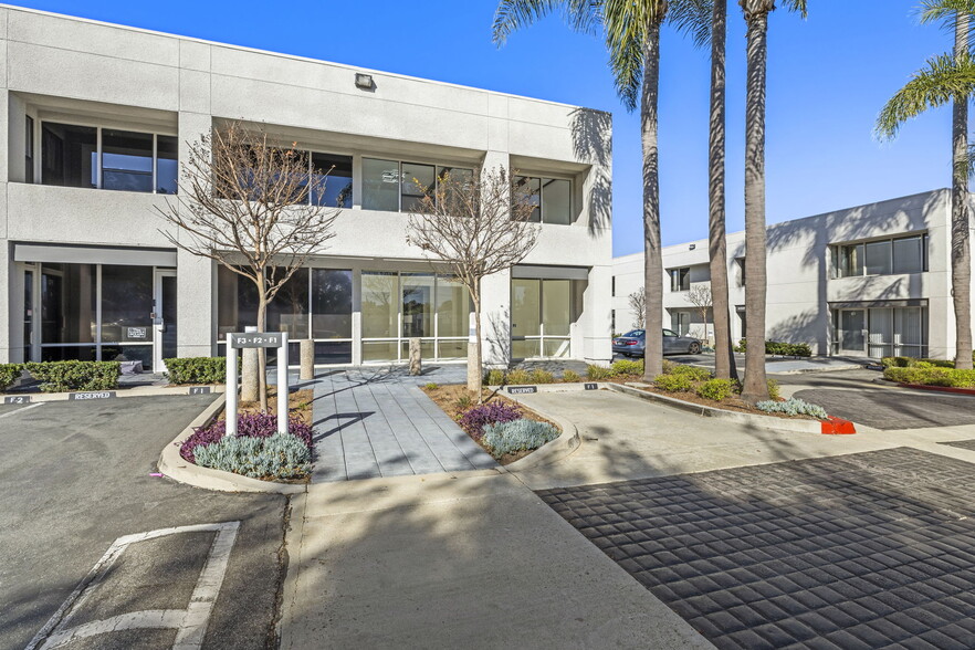 711 W 17th St, Costa Mesa, CA for lease - Building Photo - Image 2 of 9