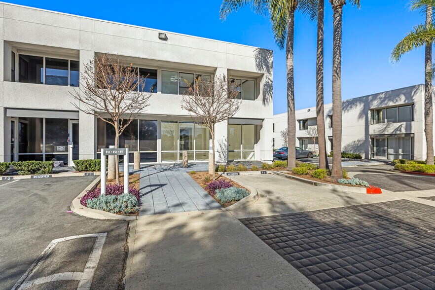 711 W 17th St, Costa Mesa, CA à louer - Photo du bâtiment - Image 2 de 9