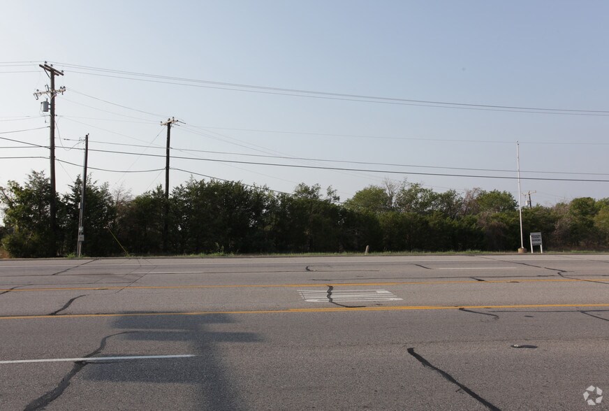 1805 W Ennis Ave, Ennis, TX à vendre - Photo du bâtiment - Image 3 de 3