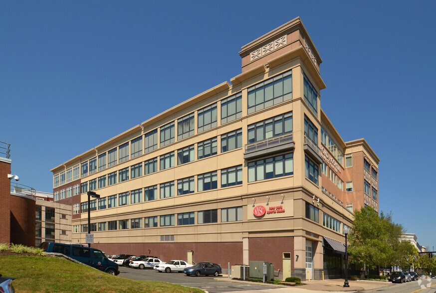 65 Memorial Rd, West Hartford, CT à louer - Photo du bâtiment - Image 3 de 13