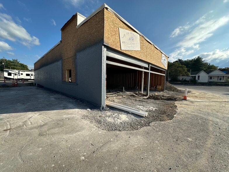 300 W Main St, Lebanon, KY for lease - Building Photo - Image 2 of 6