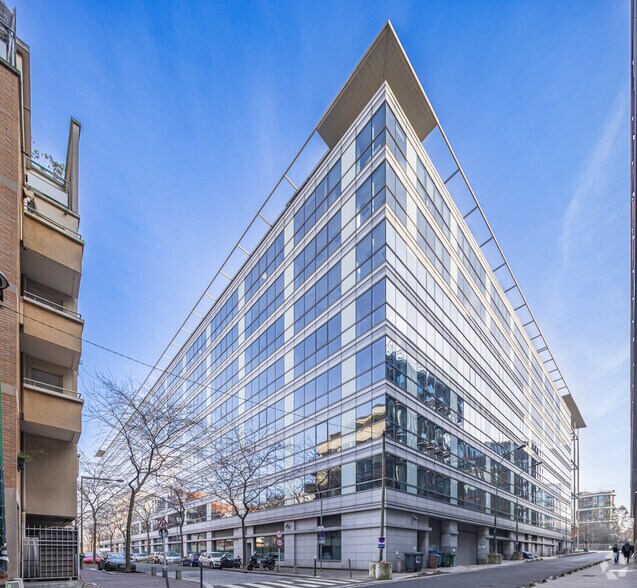 Rue Touzet-Gaillard, Saint-Ouen-sur-Seine for lease - Building Photo - Image 3 of 5