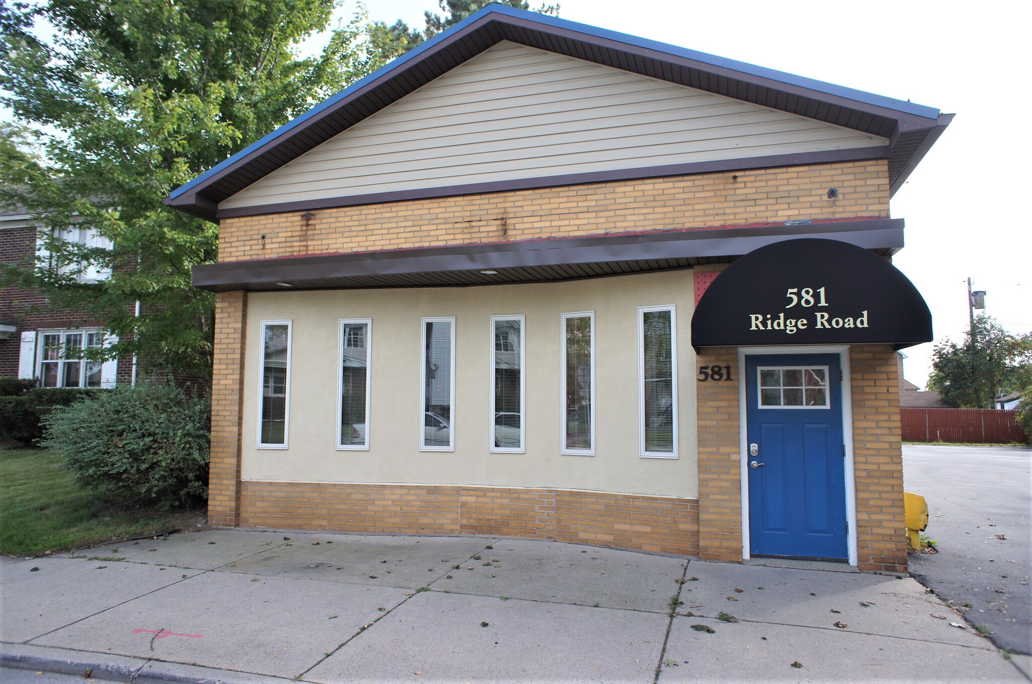 581 Ridge Rd, Buffalo, NY for sale Primary Photo- Image 1 of 1