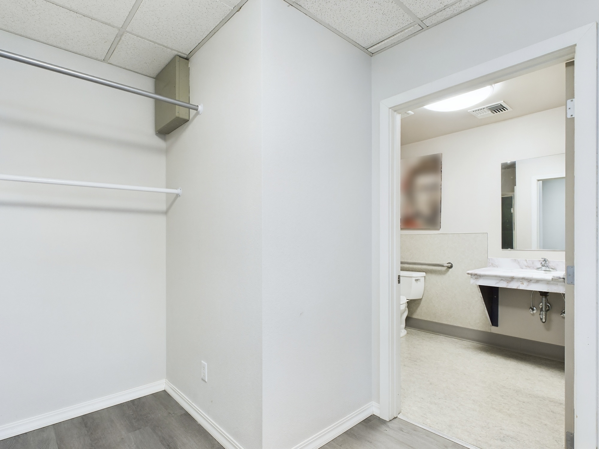 118 SW 330th St, Federal Way, WA for lease Interior Photo- Image 1 of 6