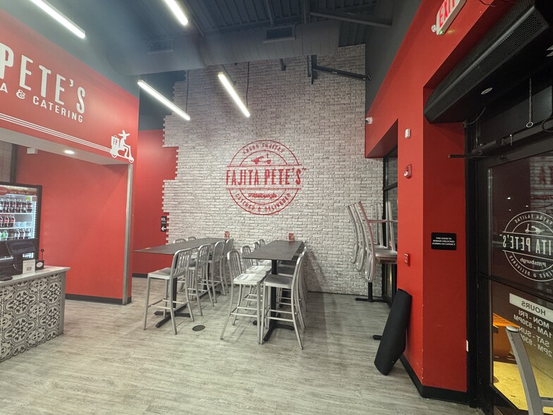 6256-6300 Northway Dr, Pittsburgh, PA for lease - Building Photo - Image 2 of 17