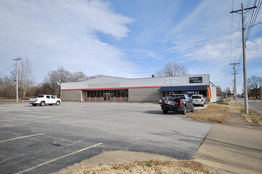 224 N Royal St, Jackson, TN for lease - Building Photo - Image 3 of 18