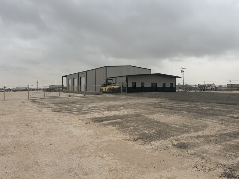 3015 W County Road 135, Midland, TX for lease - Building Photo - Image 1 of 10