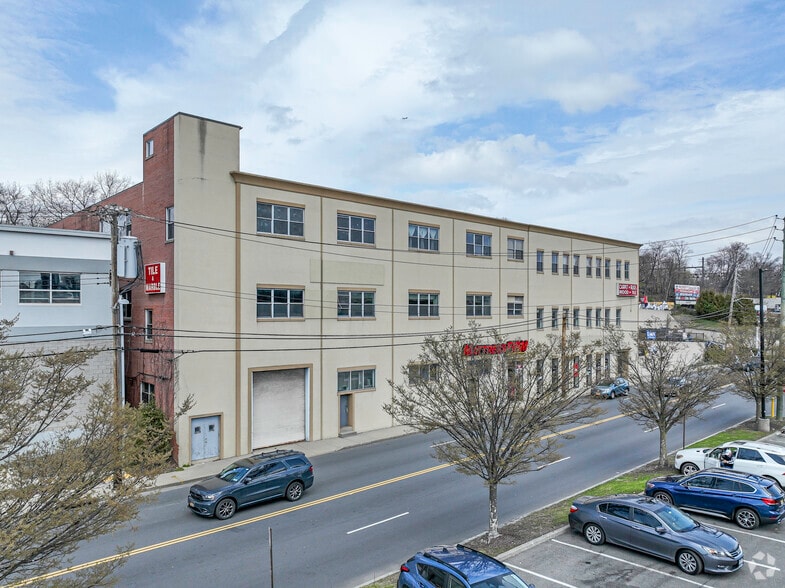 40 Nardozzi Pl, New Rochelle, NY for lease - Building Photo - Image 2 of 5