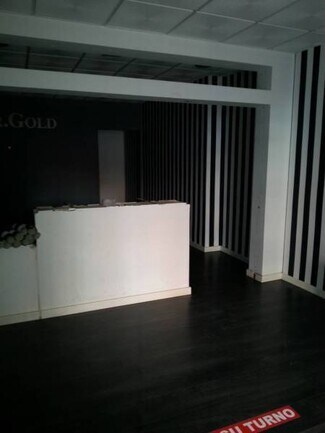 Plus de détails pour Commerce de détail à louer