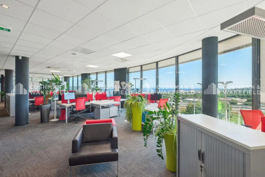 147 Avenue Du Jujubier, La Ciotat à louer - Photo du bâtiment - Image 3 de 14