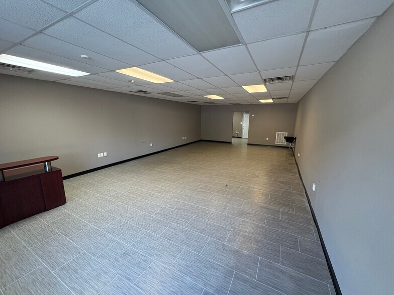 616 N Bickett Blvd, Louisburg, NC à louer - Photo intérieure - Image 3 de 6