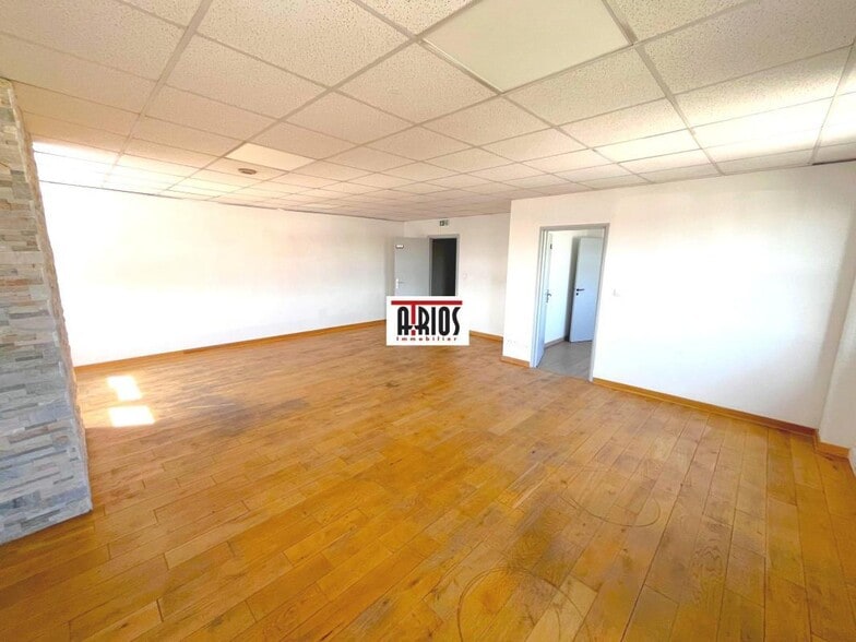 Office in La Garde for lease - Interior Photo - Image 1 of 3