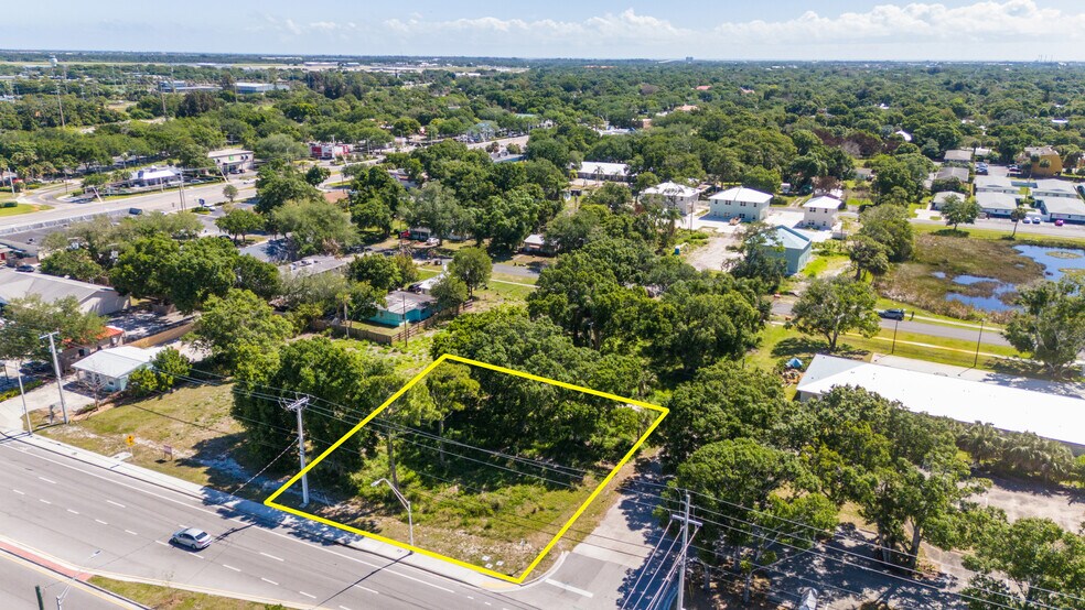 1906 43rd Ave, Vero Beach, FL à vendre - Photo du bâtiment - Image 2 de 8