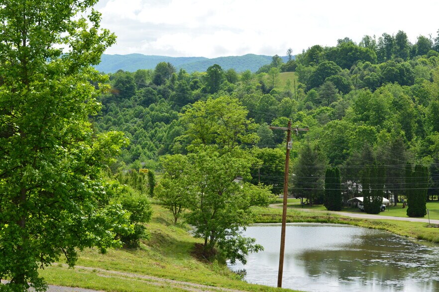 6421 Highway 91 N, Laurel Bloomery, TN à louer - Photo du bâtiment - Image 2 de 101