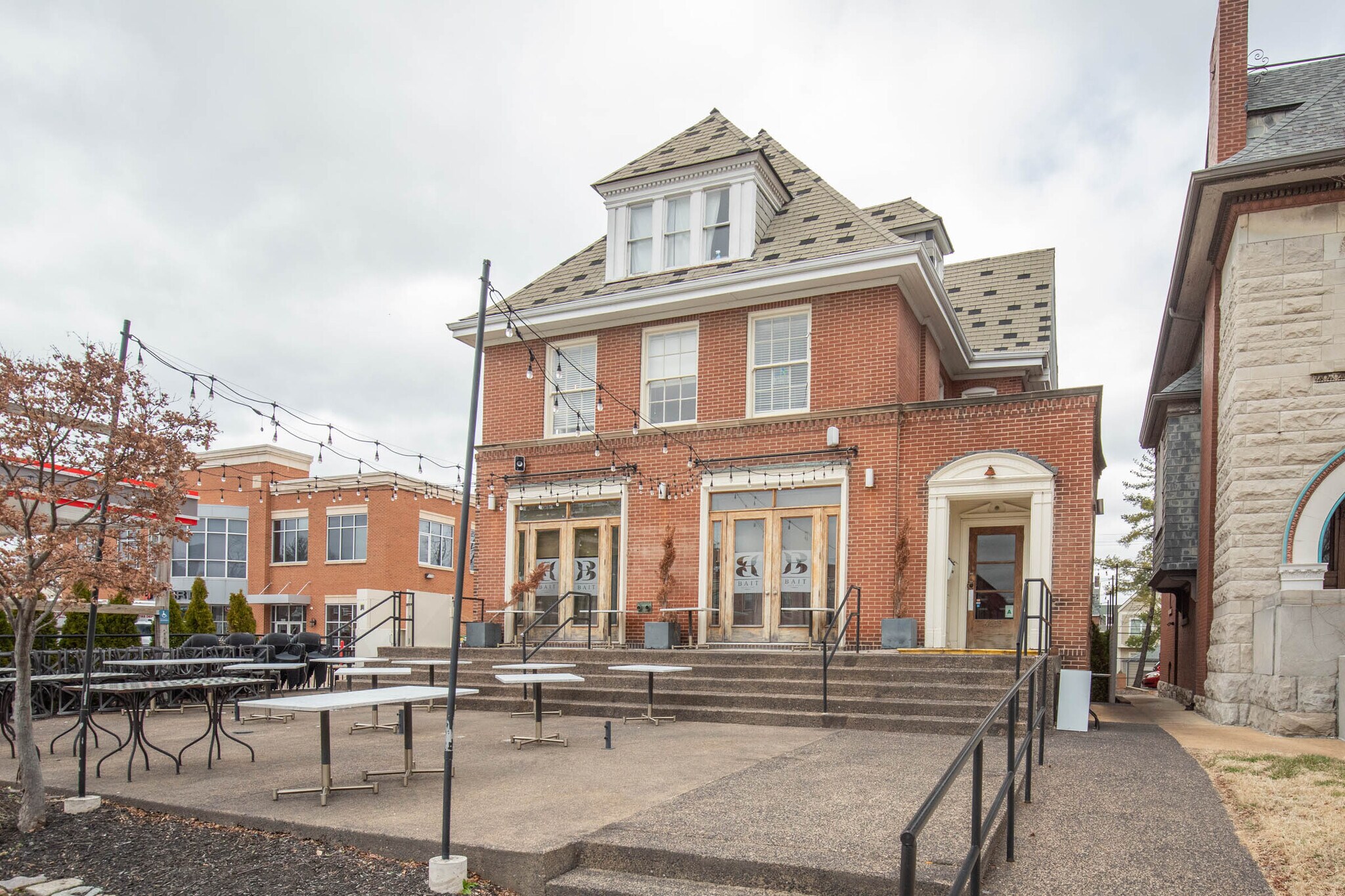 4239 Lindell Blvd, Saint Louis, MO for lease Building Photo- Image 1 of 7