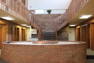 2176 N Biomet Dr, Warsaw, IN for lease Interior Photo- Image 2 of 5