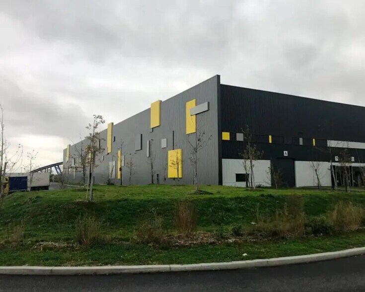Industriel dans Sandouville à louer - Photo du bâtiment - Image 3 de 4