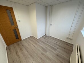 Courtlands Rd, Eastbourne for lease Interior Photo- Image 2 of 5