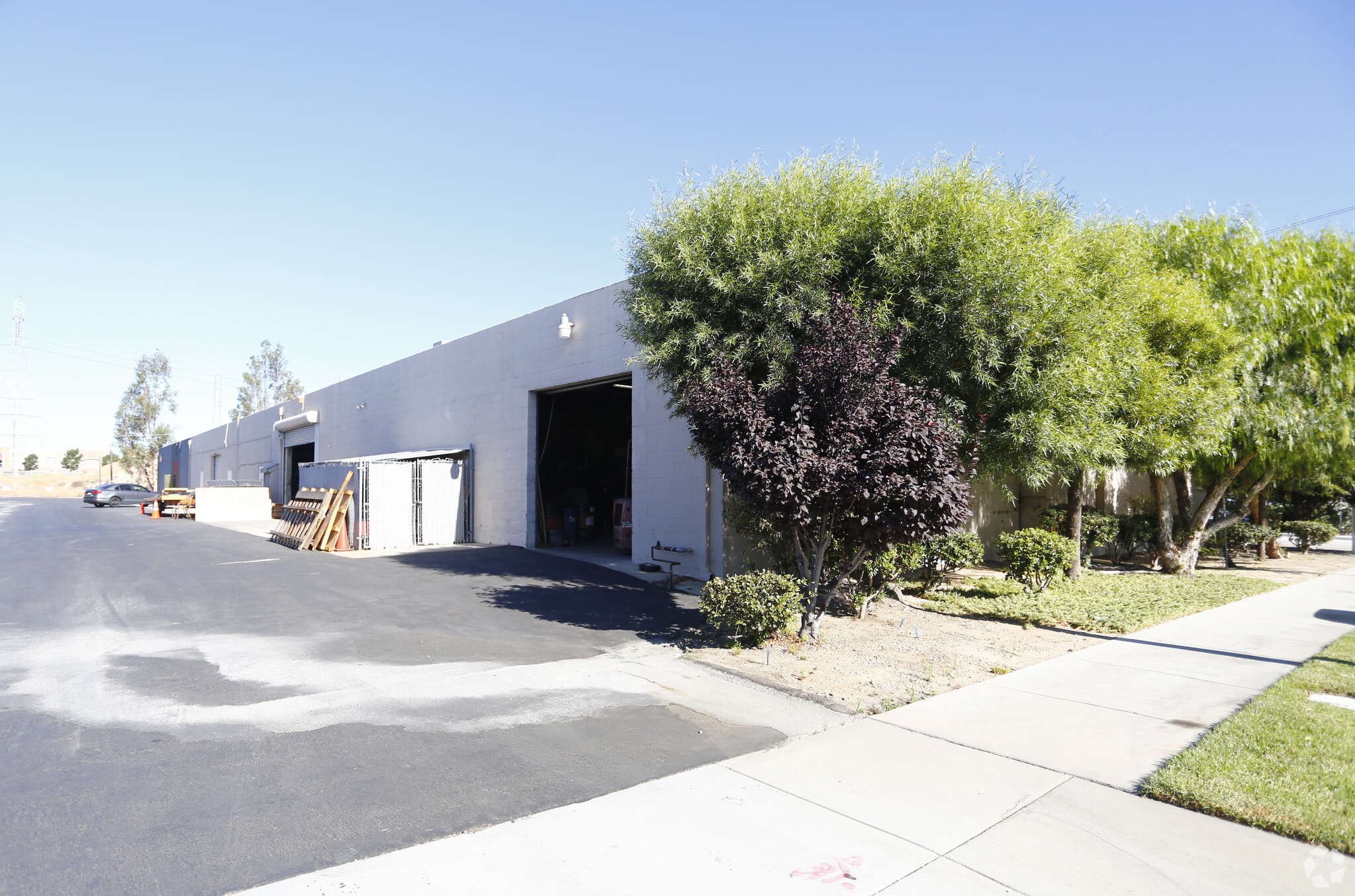 26541 Ruether Ave, Santa Clarita, CA for lease Building Photo- Image 1 of 5