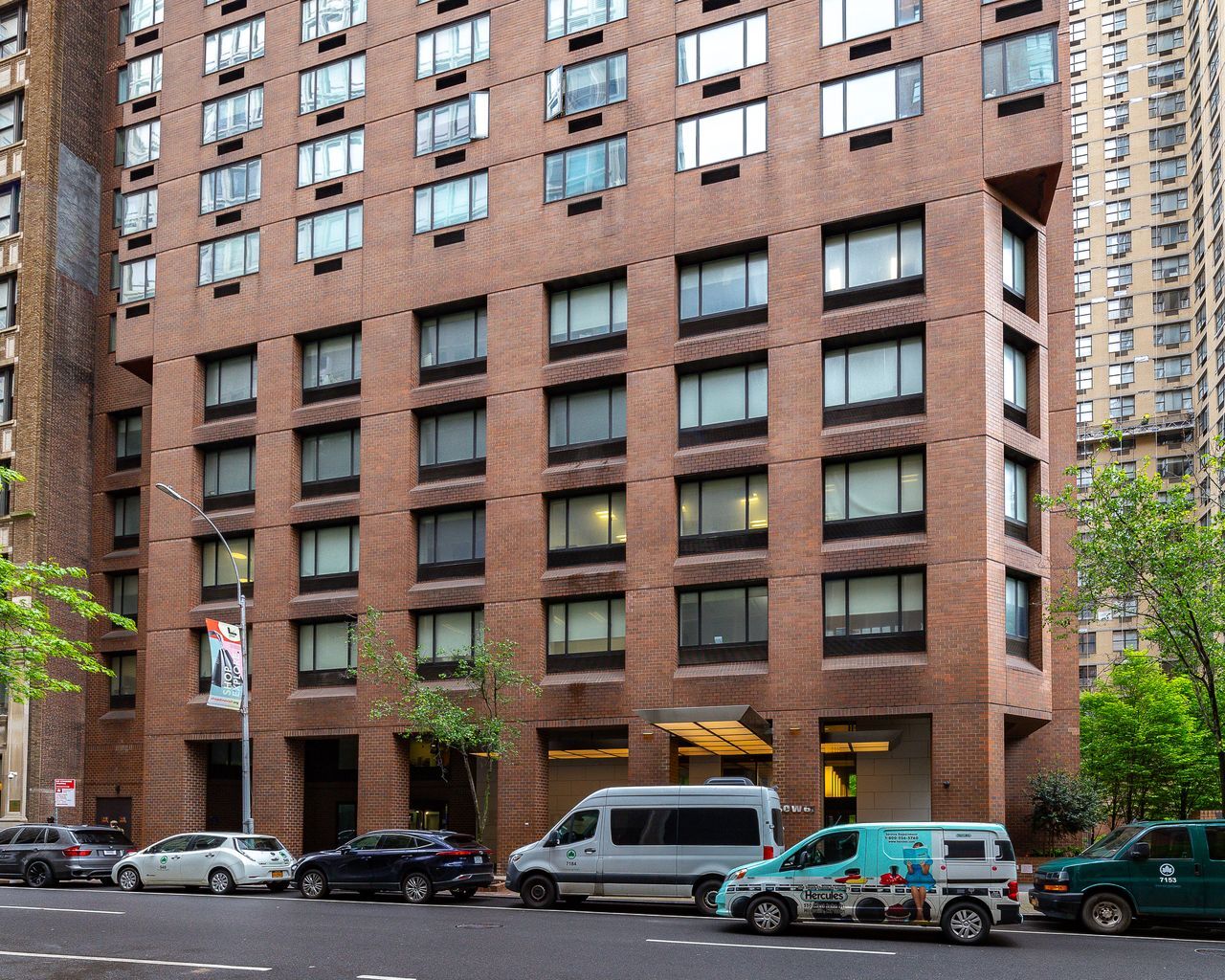 30 W 61st St, New York, NY for lease Primary Photo- Image 1 of 10