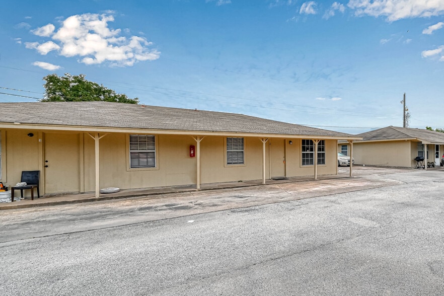 8430 Round Rock Dr, Houston, TX à vendre - Photo du bâtiment - Image 3 de 28