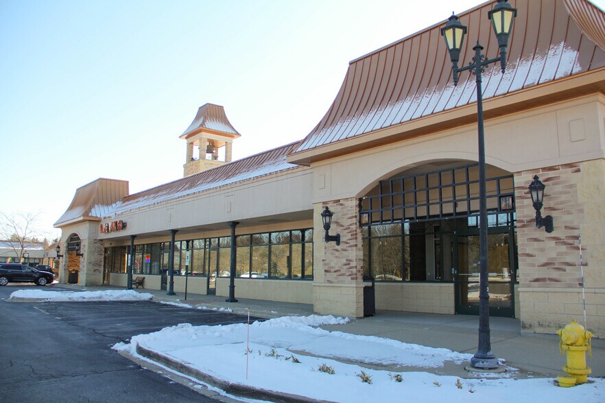 956 N Neltnor Blvd, West Chicago, IL à louer - Photo du bâtiment - Image 3 de 8