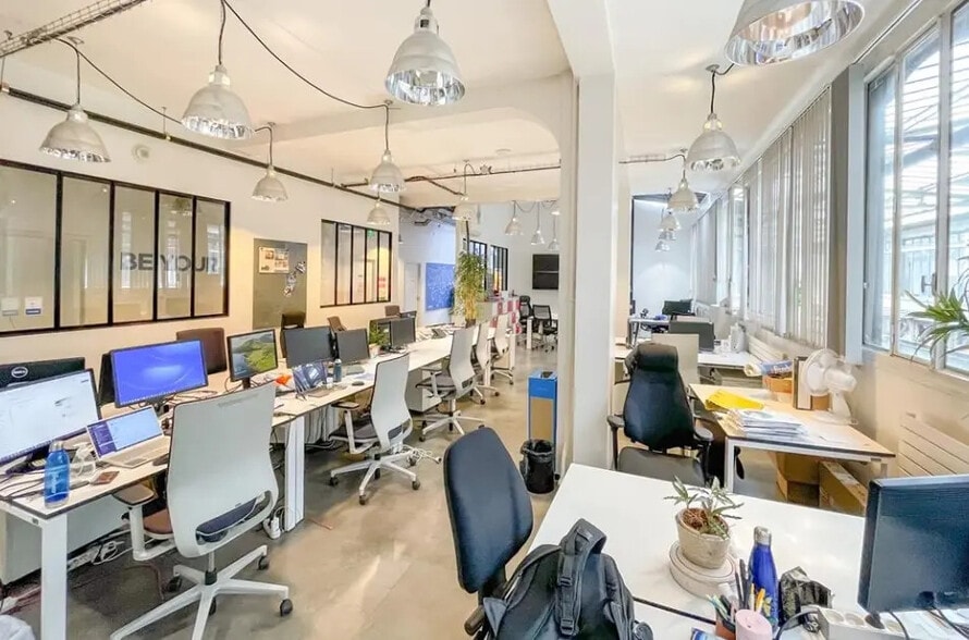 18 Rue Du Faubourg Du Temple, Paris for lease - Interior Photo - Image 3 of 7