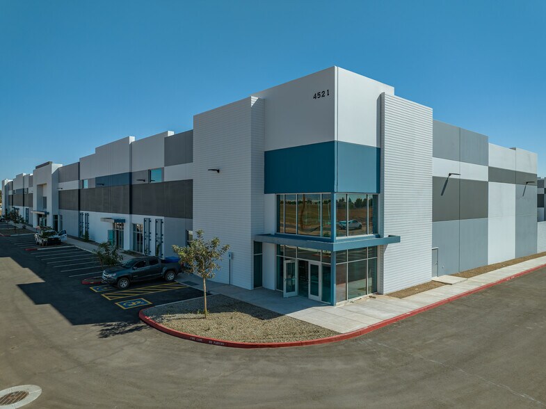 4521 E Warner Rd, Gilbert, AZ à louer - Photo du bâtiment - Image 3 de 5